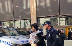 فردی پس از حمله به چند نفر در سیدنی، بازداشت شد + فیلم