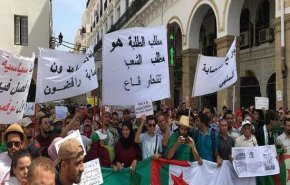 شاهد... تواصل احتجاج طلبة الجزائر للأسبوع الـ25 
