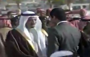 فيديو نادر... عدي صدام في احضان الملك سلمان..!