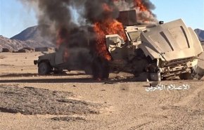 انهدام خودروی نظامی مزدوران سعودی در الجوف