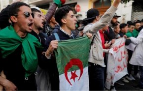 لجنة جزائرية تطالب بالافراج عن الموقوفين خلال الاحتجاجات 