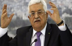 عباس يقيل جميع مستشاريه ويلزم الحكومة السابقة بإعادة الرواتب