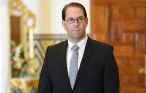 نخست وزیر تونس اختیارات خود را واگذار کرد