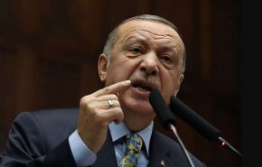 إردوغان يتهم رؤساء بلديات مقالين بخدمة 'إرهابيين'