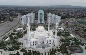 بالفيديو.. تعرفوا على ميزات أكبر مسجد في أوروبا..
