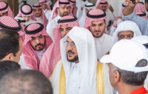 شاهد/ خطأ فادح لوزير سعودي خلال افتتاح مسجد