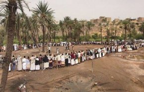 اليمنيون في تعز ينظمون وقفة تنديداً بجرائم العدوان