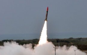 باكستان تختبر صاروخا باليستيا قادرا على حمل ذخائر نووية+فيديو