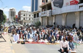 بالفيديو: اعتصام مرضى وجرحى يمنيون امام بوابة مطار صنعاء..هذه أبرز طلباتهم   