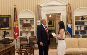 فضيحة تدفع مسؤولة في البيت الأبيض لتقديم استقالتها