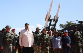 مادورو يعلن إطلاق مناورات عسكرية بالقرب من الحدود الكولومبية