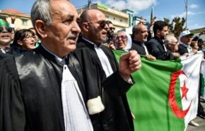 القضاء الجزائري يطلب رفع الحصانة النيابية عن الأمين العام لجبهة التحرير الوطني
