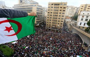 تظاهرات الجمعة 29 بالجزائر تطالب بازاحة رموز النظام