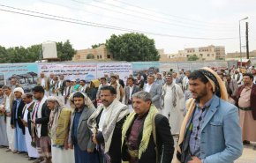 موظفو شركة النفط اليمنية يواصلون الاعتصام