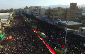 شاهد.. اليمنيون يتحدون الحرب ويحيون ذكرى عاشوراء

