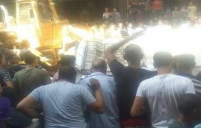 شاهد..سيارة تسقط من السماء وتقتل 8 اشخاص في مصر