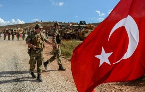 الجيش التركي يرسل تعزيزات كبيرة إلى نقاط مراقبة قواتها في ادلب