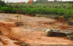 ارتفاع حصيلة انقلاب حافلة نتيجة سيول في المغرب إلى 24 قتيلاً