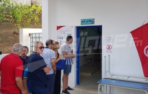 حضور شهروندان تونسی در ساعات اولیه بازگشایی صندوق های رأی به روایت تصویر