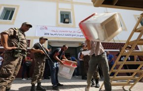 فتح أبواب 250 مركز اقتراع في تونس متأخرا لأسباب أمنية