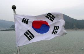 رئيس كوريا الجنوبية يتوعد موظفي بلاده بالعقاب بسبب اليابان