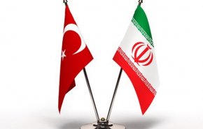 ايران وتركيا تبحثان رفع التبادل التجاري عبر 