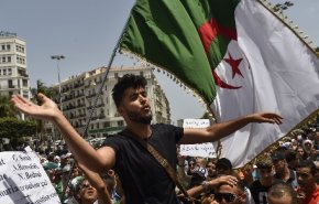 تظاهرة طلابية في الجزائر ضد الانتخابات المقررة 