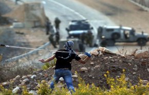 إصابة ضابط في جيش الإحتلال رشقا بالحجارة في الضفة الغربية
