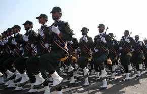 انطلاق مراسم العرض العسكري السنوي في ايران