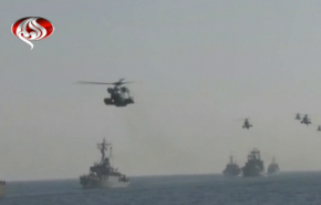  شاهد استعراض للقوات المسلحة الايرانية في ميناء بندر عباس 