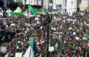إنتخابات الرئاسة في الجزائر بين الرفض والتأييد
