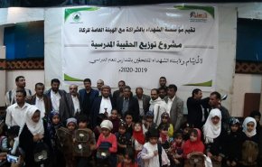توزيع 25 ألف حقيبة مدرسة للأيتام وأبناء الشهداء في اليمن