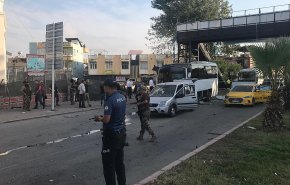  جرحى في هجوم استهدف حافلة للشرطة في جنوبي تركيا