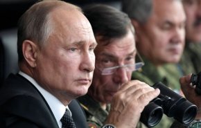 بالفيديو.. خطأ مرعب يحدث في عرض عسكري بحضور بوتين!