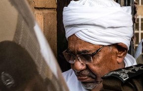 بلاغ ضد البشير بسبب باخرة قتل فيها الجنرال استيورت