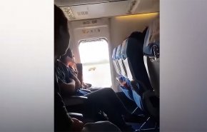 شاهد ما فعلته مسافرة لإستنشاق الهواء في الطائرة!