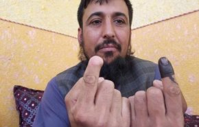 قطعت طالبان إصبعه فتحداهم وأعاد التصويت!