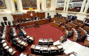 برلمان بيرو يقيل رئيس البلاد لهذا السبب