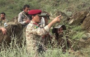شاهد/وزير الدفاع اليمني يزور المقاومين في جبهة نجران