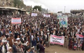 مسيرة حاشدة بحجة اليمنية مباركة لعملية 