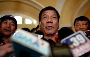  الرئيس الفلبيني يكشف عن مرض يعيق حياته