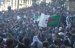 ​​​​​​​شعارات جديدة في احتجاجات الجمعة الـ 34 بالجزائر