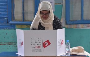 فتح مراكز الاقتراع في تونس؛ لمن سيصوت التونسيون؟