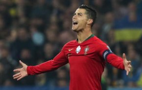 رونالدو يسجل هدفه الـ700 ويعد بالأرقام القياسية 