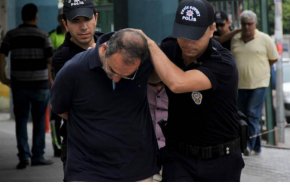 تركيا تعتقل 24 شخصا لمعارضتهم الاعتداء على سوريا 