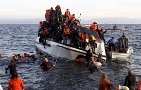 حرس السواحل الليبي ينقذ 80 مهاجرا غير شرعيين