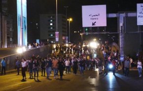 تظاهرات وتحرك شعبي في بيروت على وقع الضرائب الجديدة