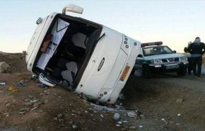 اصابة ١٩ زائرا ايرانيا بحادث مروري جنوبي العراق