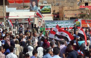 شاهد وقفة احتجاجية في دير الزور وابتهاجاً بنصر الجيش