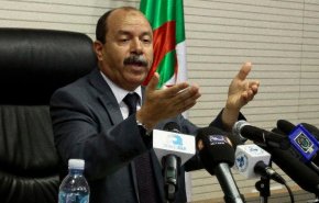 وزير جزائري: أياد فاسدة تغذي الانقسام السياسي في البلاد
